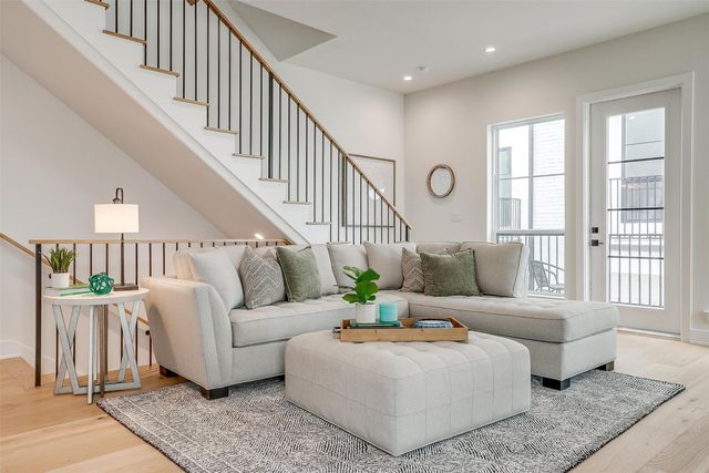 135 Thornton Street, Arlington, TX 76013