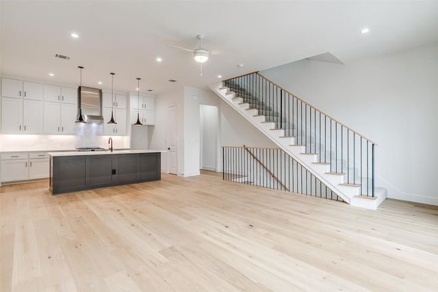 135 Thornton Street, Arlington, TX 76013