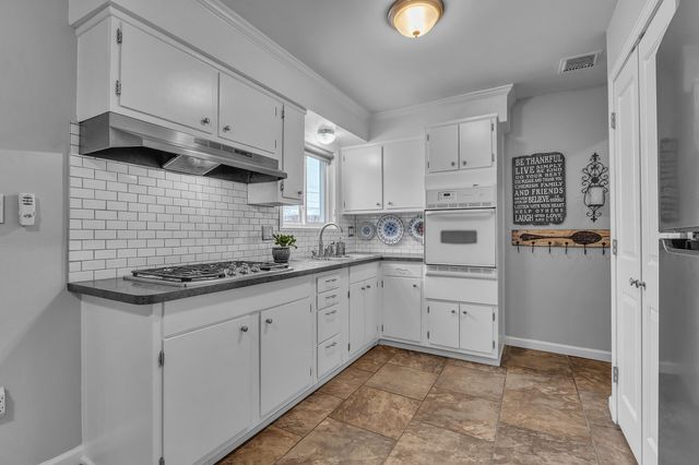 35901 Dover Street, Livonia, MI 48150