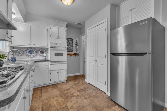 35901 Dover Street, Livonia, MI 48150