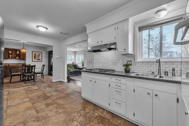 35901 Dover Street, Livonia, MI 48150