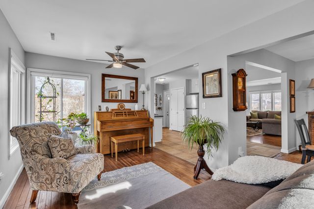 35901 Dover Street, Livonia, MI 48150