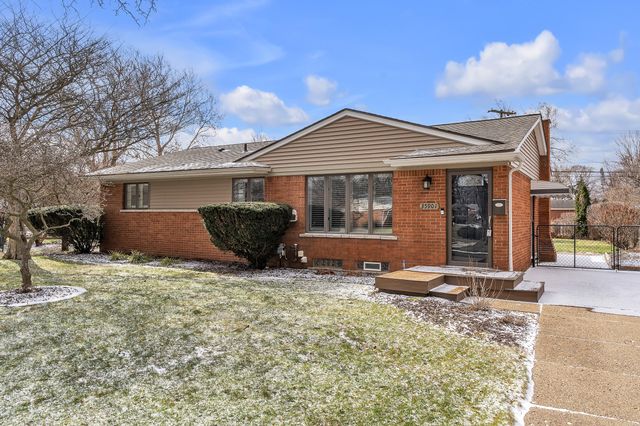 35901 Dover Street, Livonia, MI 48150