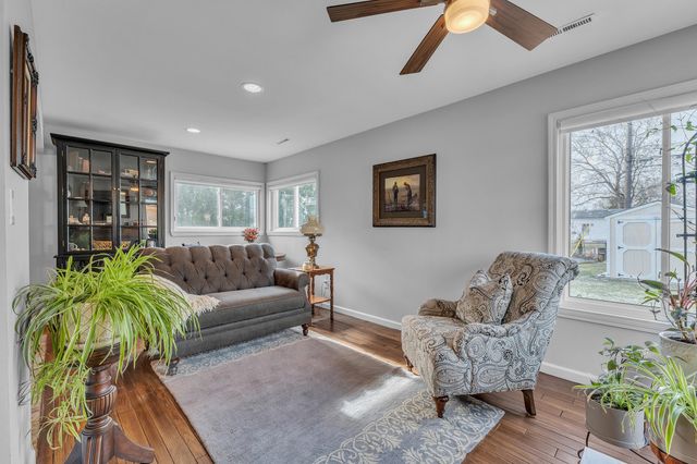 35901 Dover Street, Livonia, MI 48150