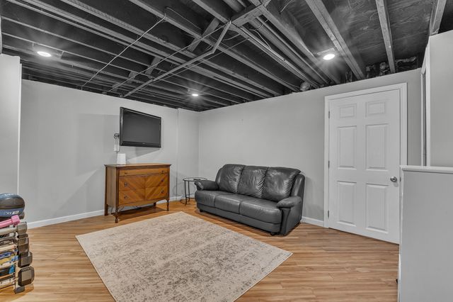 35901 Dover Street, Livonia, MI 48150