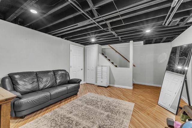 35901 Dover Street, Livonia, MI 48150