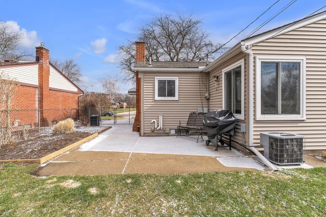 35901 Dover Street, Livonia, MI 48150