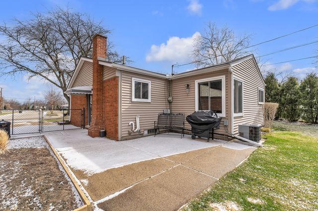 35901 Dover Street, Livonia, MI 48150