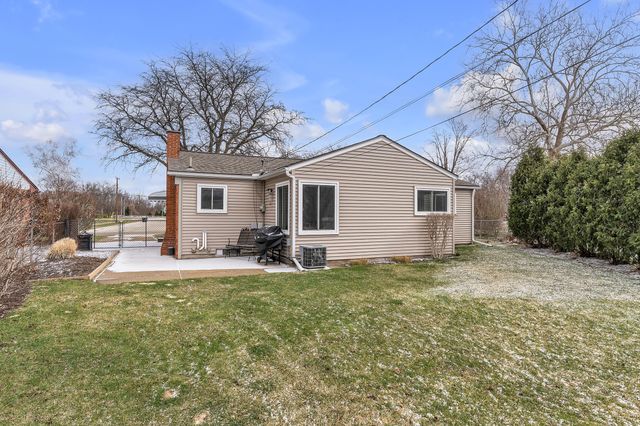 35901 Dover Street, Livonia, MI 48150