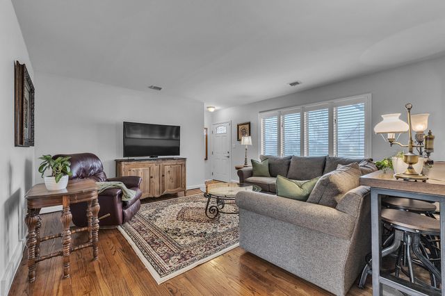 35901 Dover Street, Livonia, MI 48150