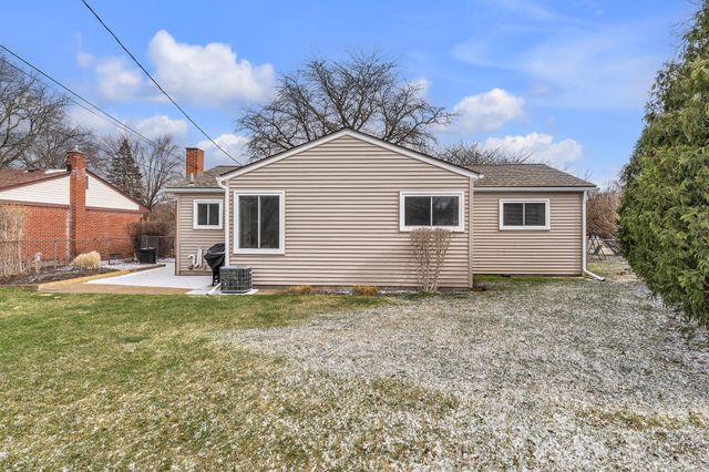 35901 Dover Street, Livonia, MI 48150