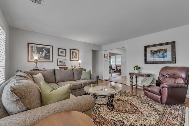 35901 Dover Street, Livonia, MI 48150