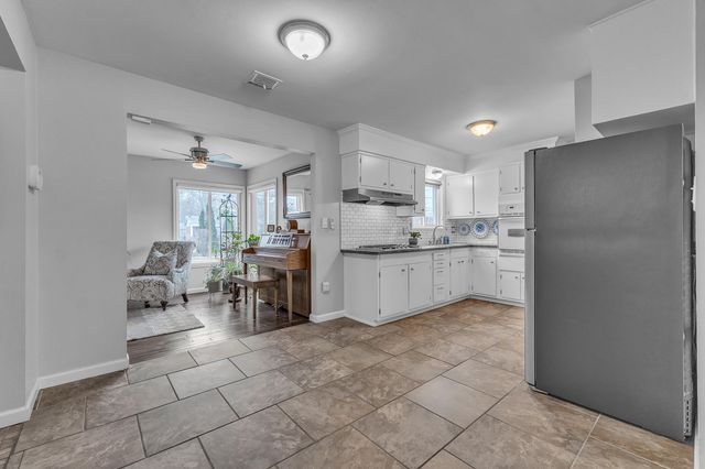 35901 Dover Street, Livonia, MI 48150