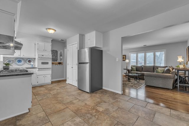 35901 Dover Street, Livonia, MI 48150