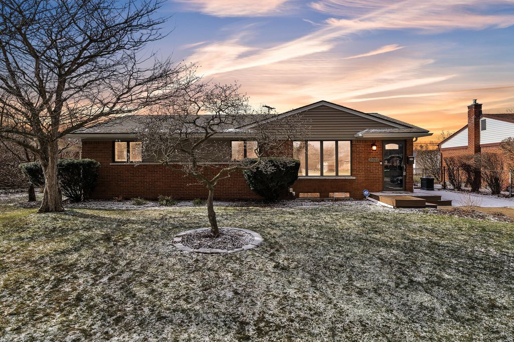 35901 Dover Street, Livonia, MI 48150