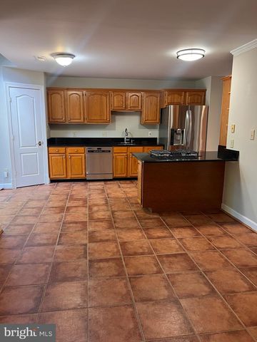 8112 MADRILLON CT, Vienna, VA 22182
