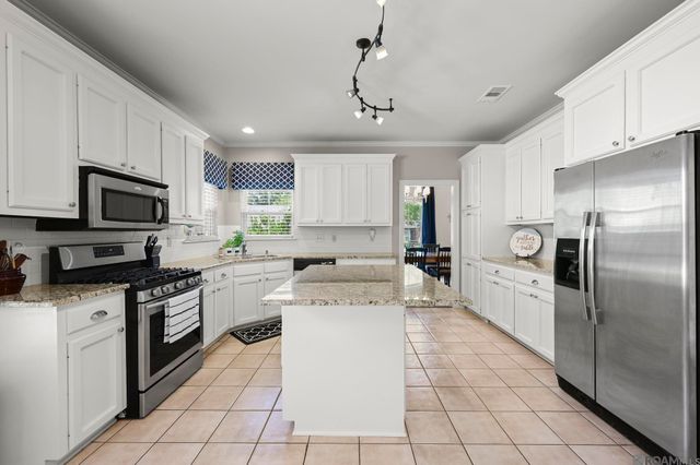 5411 Sophie Anne Dr, Zachary, LA 70791