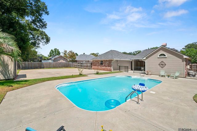 5411 Sophie Anne Dr, Zachary, LA 70791