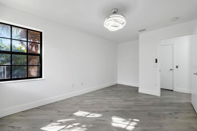 5131 Europa Dr I, Boynton Beach, FL 33437