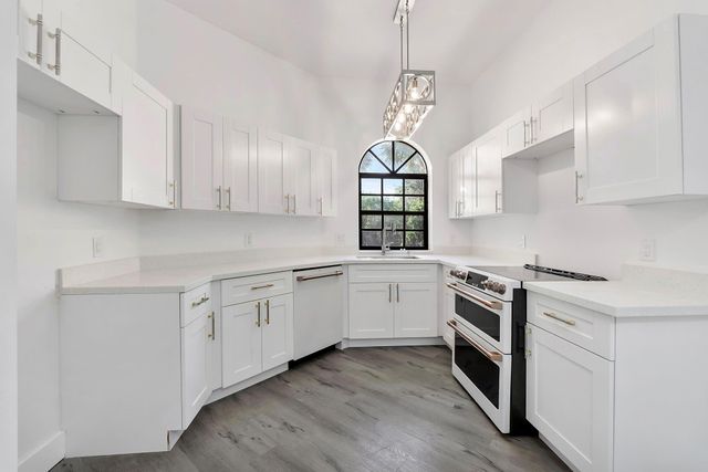 5131 Europa Dr I, Boynton Beach, FL 33437