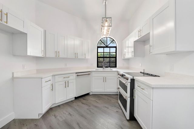 5131 Europa Dr I, Boynton Beach, FL 33437