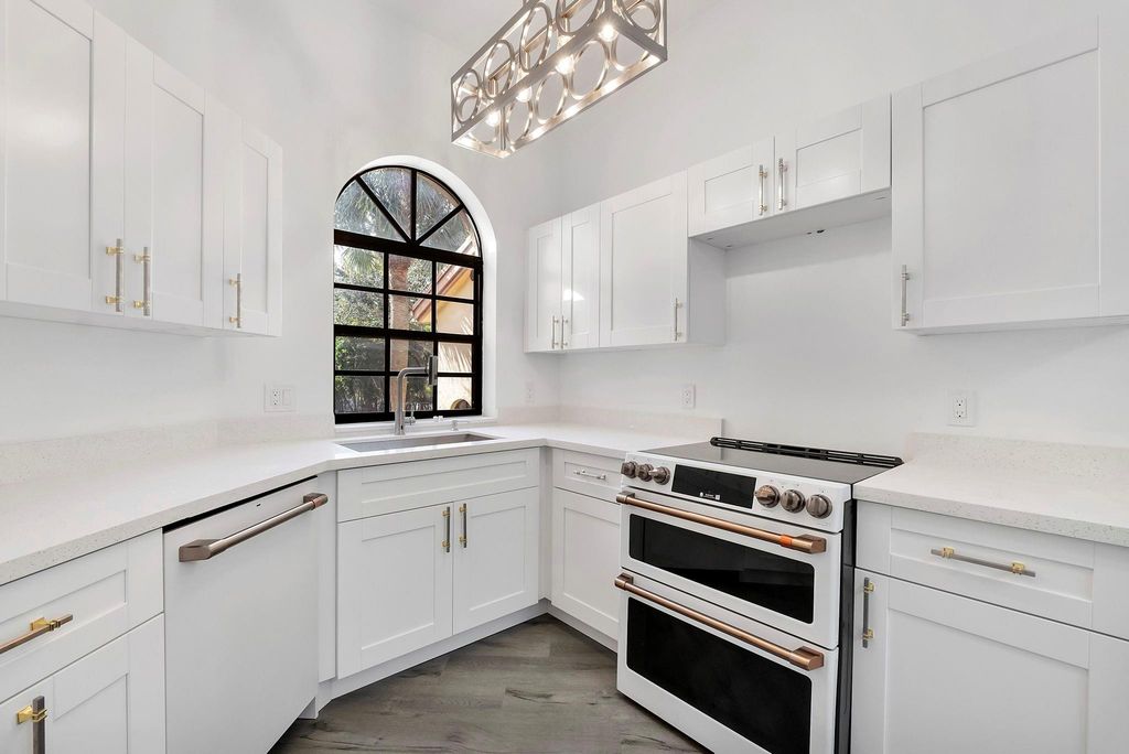 5131 Europa Dr I, Boynton Beach, FL 33437