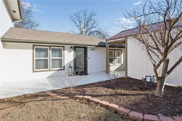 1109 S Woodbury Street, Independence, MO 64050