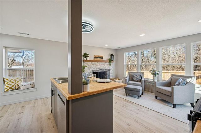 1109 S Woodbury Street, Independence, MO 64050