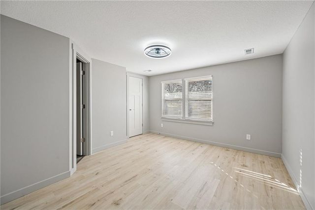 1109 S Woodbury Street, Independence, MO 64050