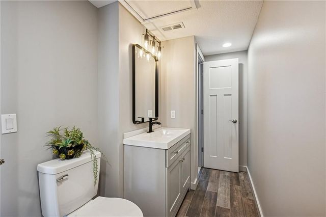 1109 S Woodbury Street, Independence, MO 64050