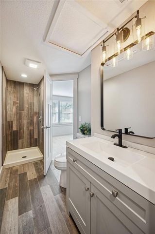 1109 S Woodbury Street, Independence, MO 64050