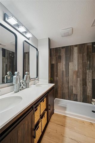 1109 S Woodbury Street, Independence, MO 64050