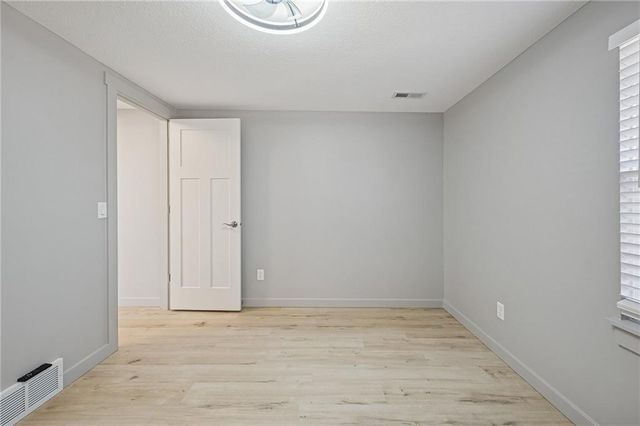 1109 S Woodbury Street, Independence, MO 64050