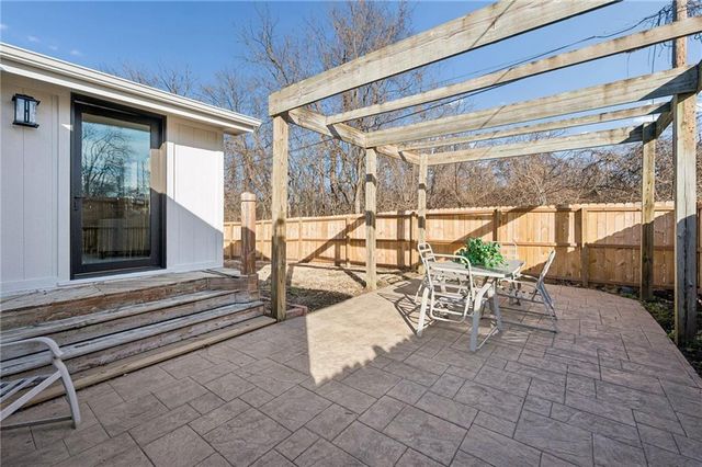 1109 S Woodbury Street, Independence, MO 64050