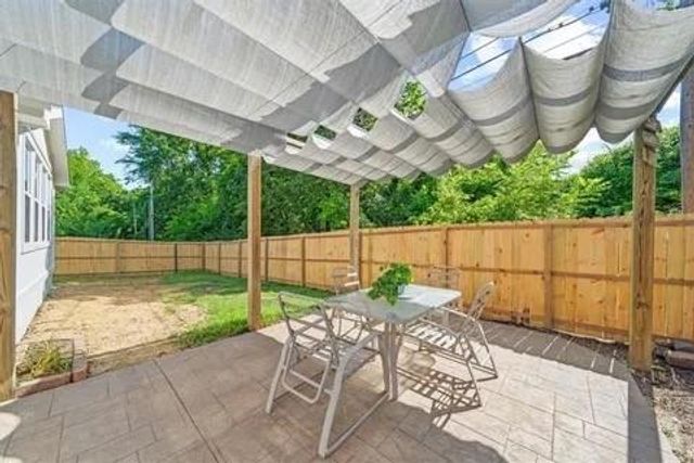 1109 S Woodbury Street, Independence, MO 64050