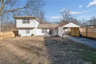 1109 S Woodbury Street, Independence, MO 64050