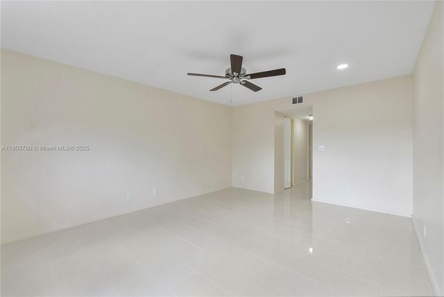 2820 Somerset Dr 112O, Lauderdale Lakes, FL 33311