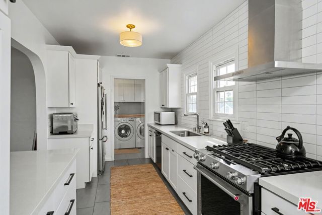 1330 Hauser Boulevard, Los Angeles, CA 90019