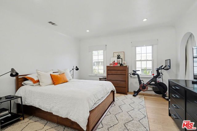 1330 Hauser Boulevard, Los Angeles, CA 90019