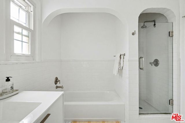 1330 Hauser Boulevard, Los Angeles, CA 90019