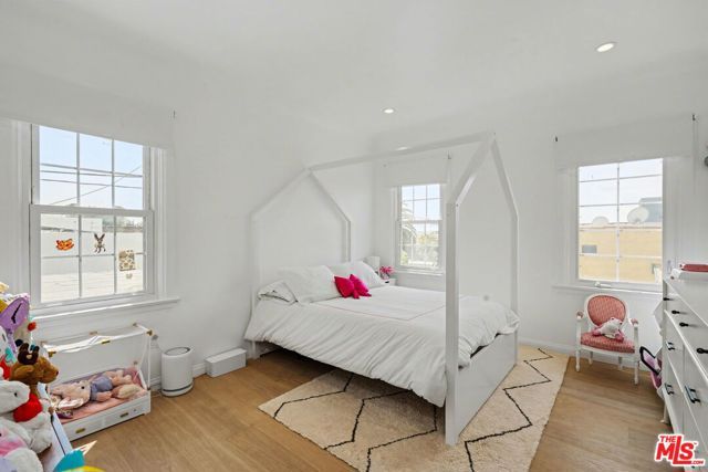 1330 Hauser Boulevard, Los Angeles, CA 90019