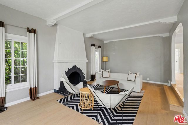 1330 Hauser Boulevard, Los Angeles, CA 90019