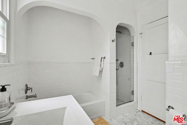 1330 Hauser Boulevard, Los Angeles, CA 90019