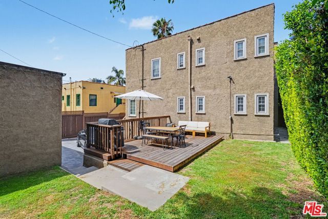 1330 Hauser Boulevard, Los Angeles, CA 90019