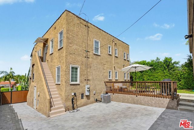 1330 Hauser Boulevard, Los Angeles, CA 90019