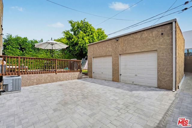 1330 Hauser Boulevard, Los Angeles, CA 90019