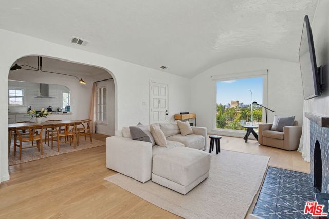 1330 Hauser Boulevard, Los Angeles, CA 90019