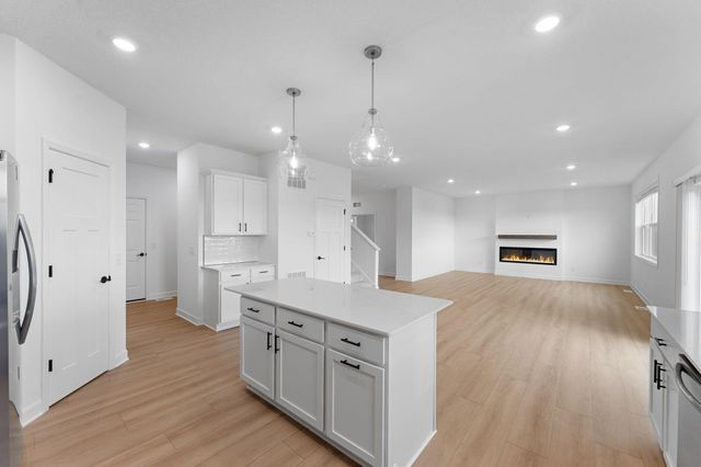 8921 Periwinkle Boulevard, Woodbury, MN 55129