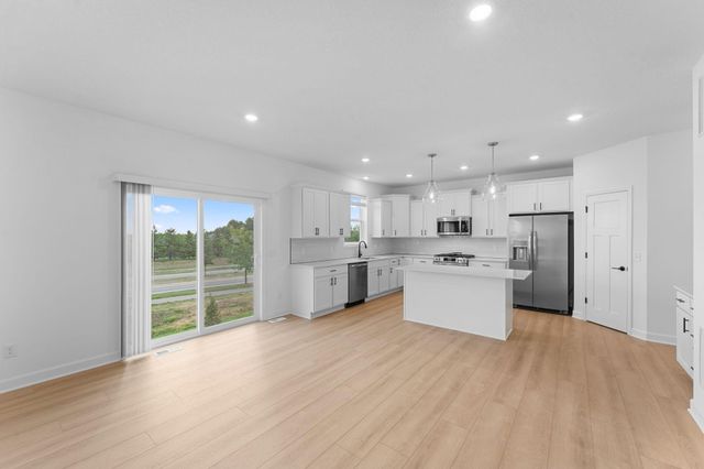 8921 Periwinkle Boulevard, Woodbury, MN 55129