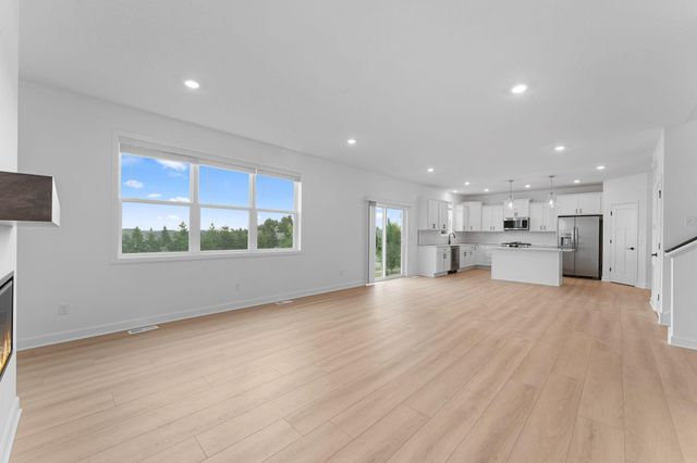 8921 Periwinkle Boulevard, Woodbury, MN 55129